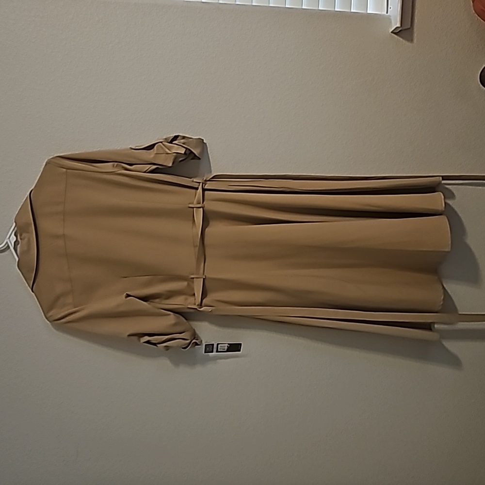 Elegant bage dress below the knee cute for any occasion - Picture 2 of 4